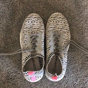 Club Canvas, size 7 light weight sneaker.